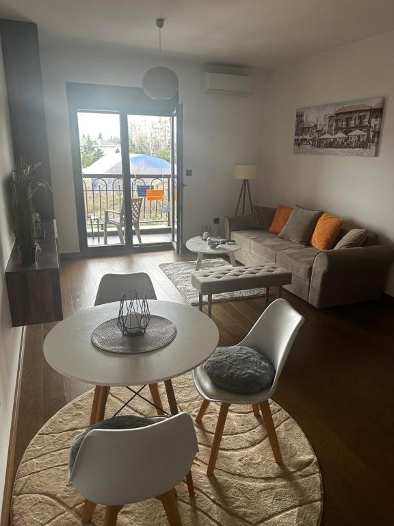 Hill Apartment - 2