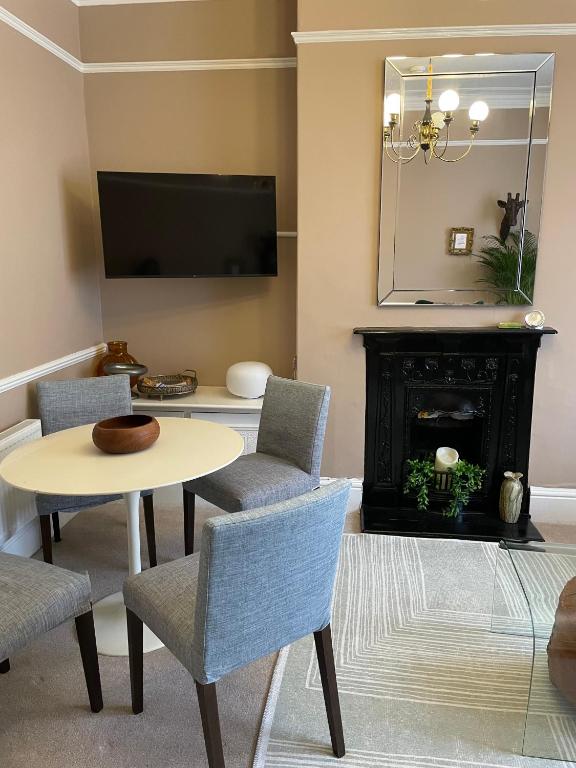 Fabulous 2 Bed Flat, York photo 8