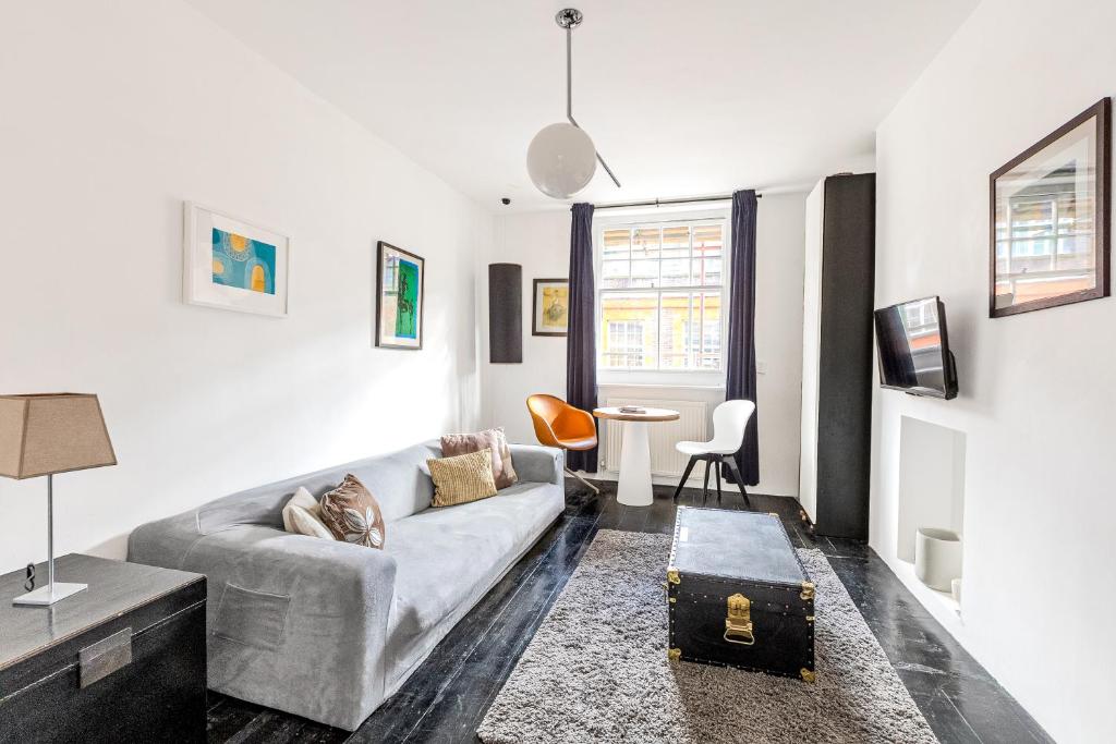 Central Covent Garden Gem - charming 1 bedroom flat, Londýn