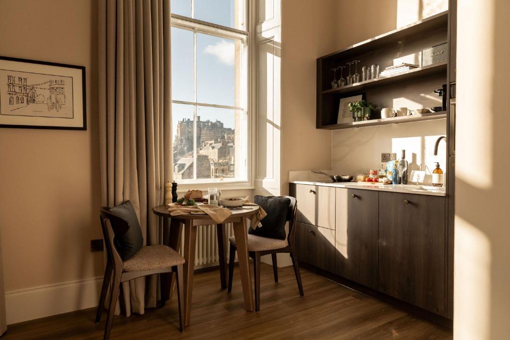 Moment George IV Bridge, Edinburgh