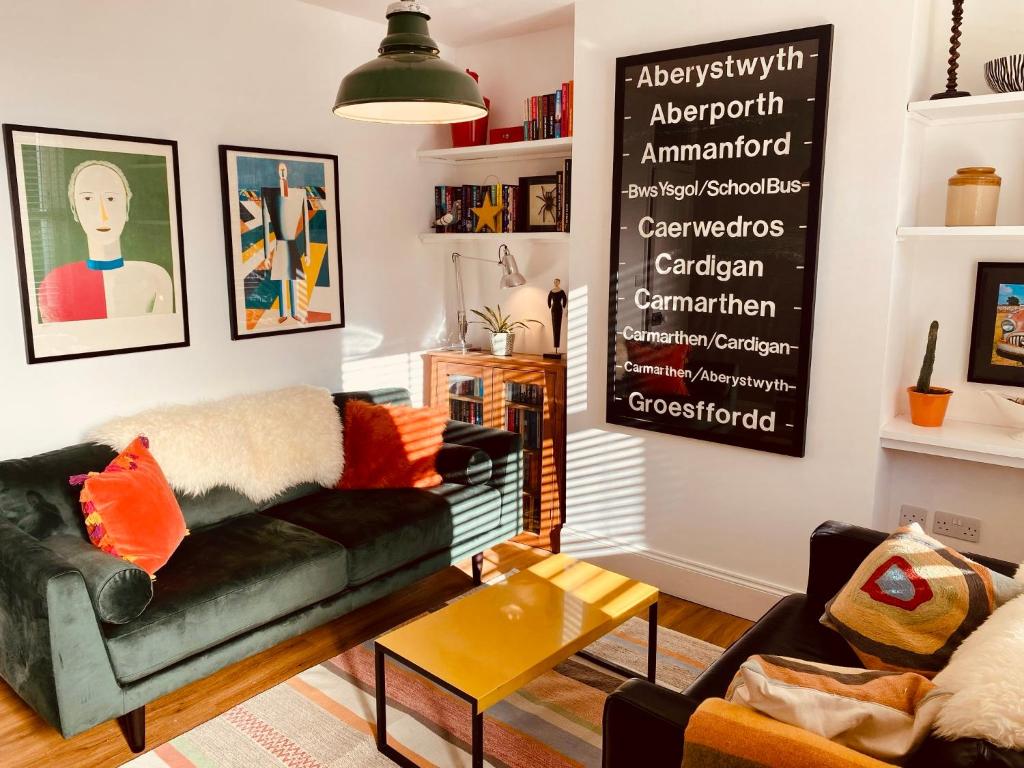 Stylish Seaside Cottage - Private Garden, Deal