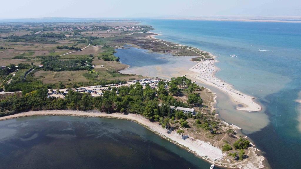 Studio Apartment in Nin with Terrace, Air Conditioning, Wi-Fi (233-2), Nin