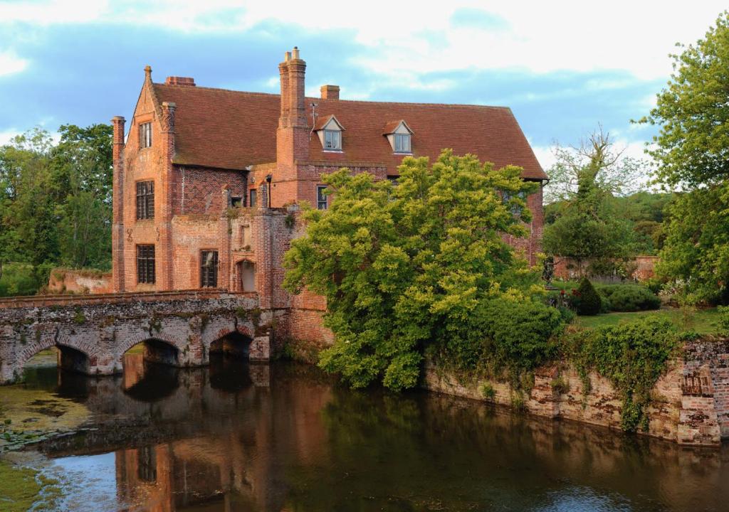 Crows Hall, Debenham