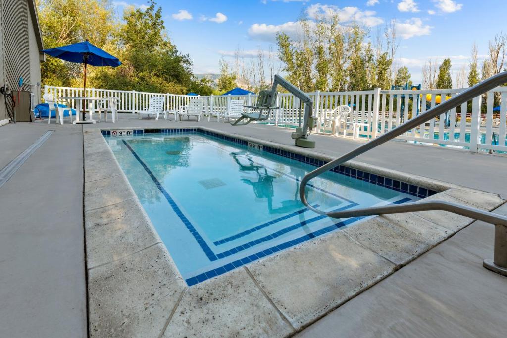 スイミングプール