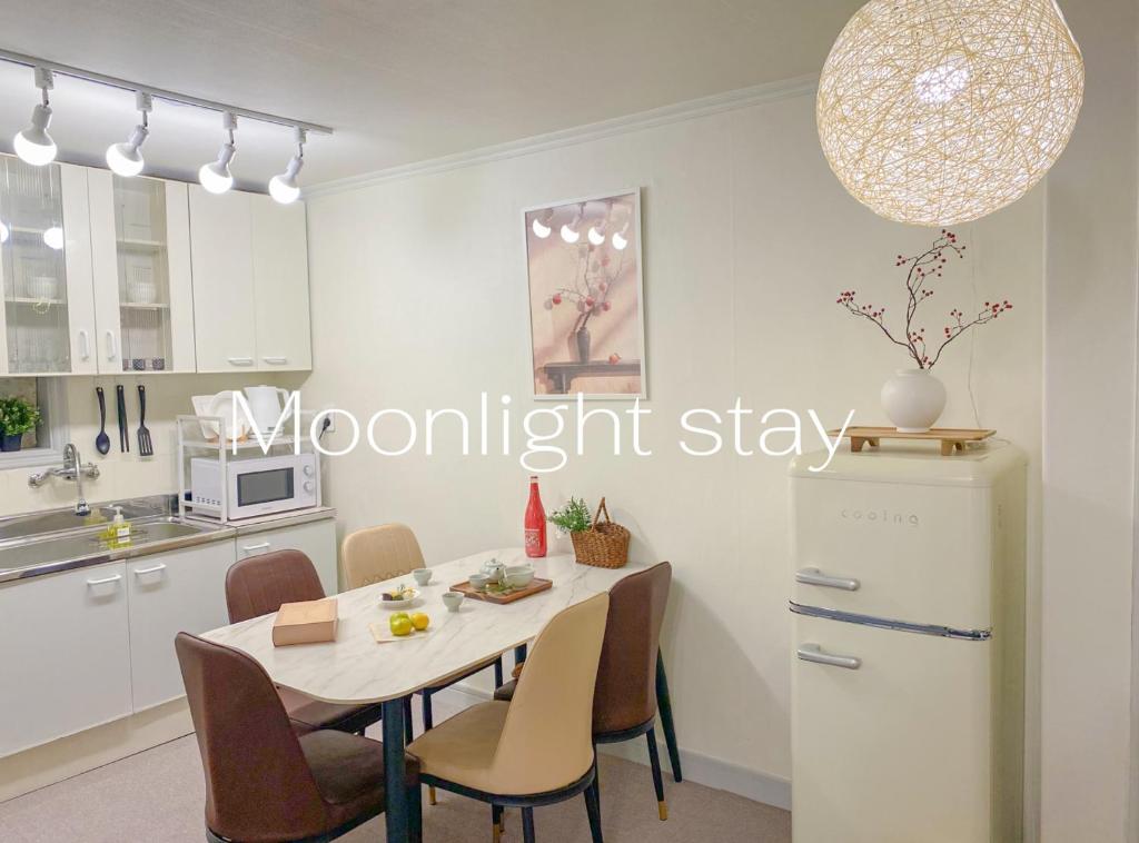Moonlight Stay Seoul, Seoul