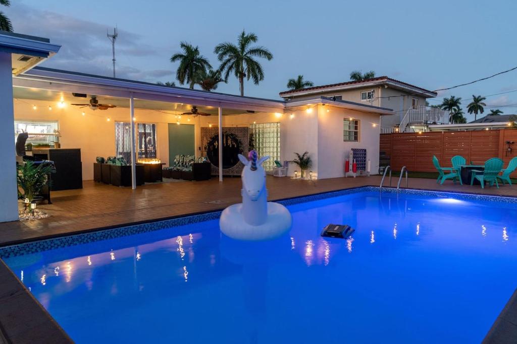 Renovated Sept 2024! Pool - Mini Golf - Volleyball, Joe Robbie Stadium Heliport