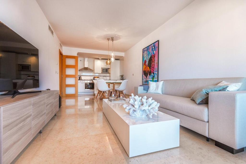 Encantador apartamento en Marbella, bonita terraza y vista al mar - 2