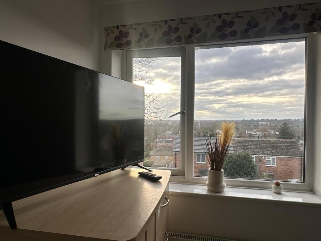 SIRIUS A PROPERTIES - 3 Bedrooms - - Amazing Hillside Views of Derby City Centre - - Free WIFI - - NETFLIX - - SKY-SPORTS - - MONOPOLY - - UNO - - CARDS, Derby