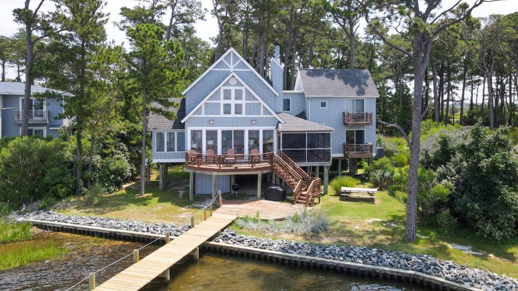 Grandview - Pet friendly, Waterfront home with dock!, Deep Hole