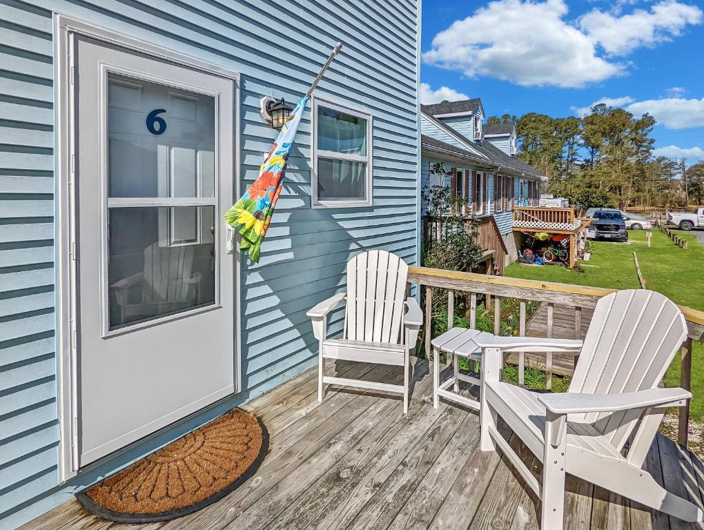 Heron Landing - In town, coastal cottage!, Birch Town