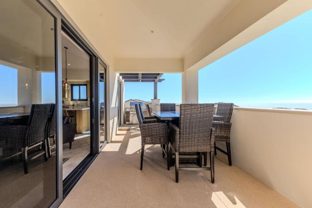 Golf Ocean Views & Pure Luxury Await You - 4