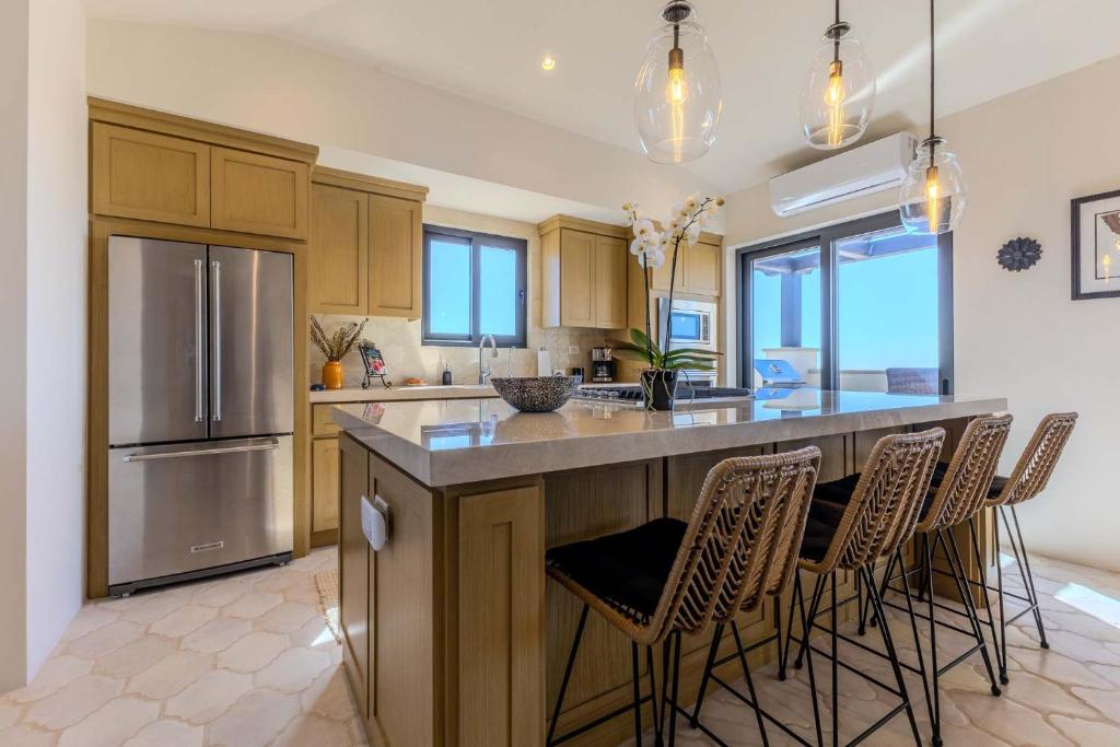 Golf Ocean Views & Pure Luxury Await You - 5