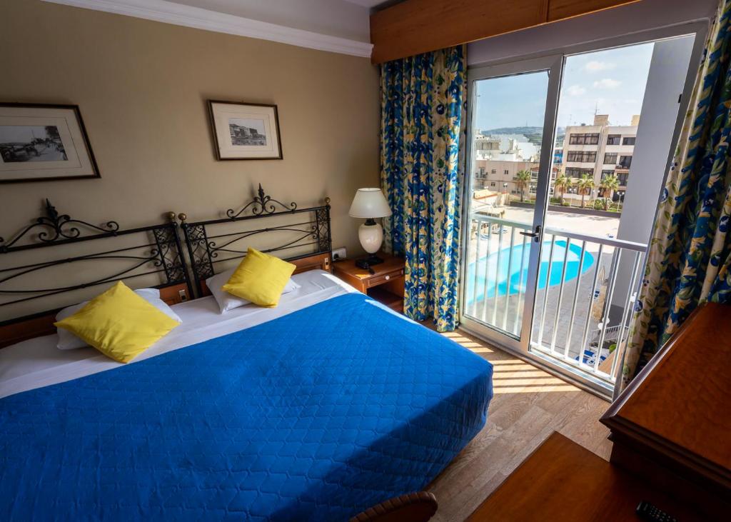 فندق توباز (Topaz Hotel)