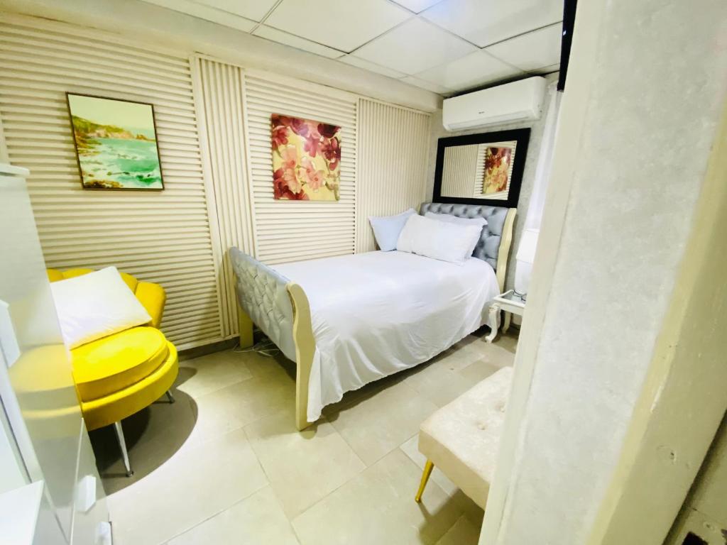 Jacqueline, Santo Domingo