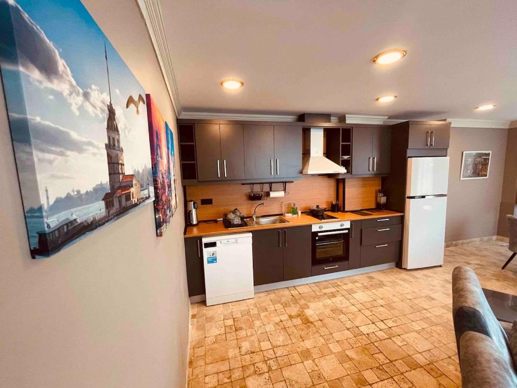 Modern , two bedroom and livingroom on Main Street, Çekmeköy