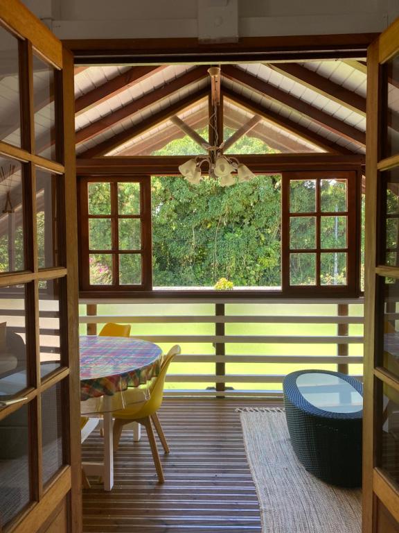 Tite halte, Saint-Claude