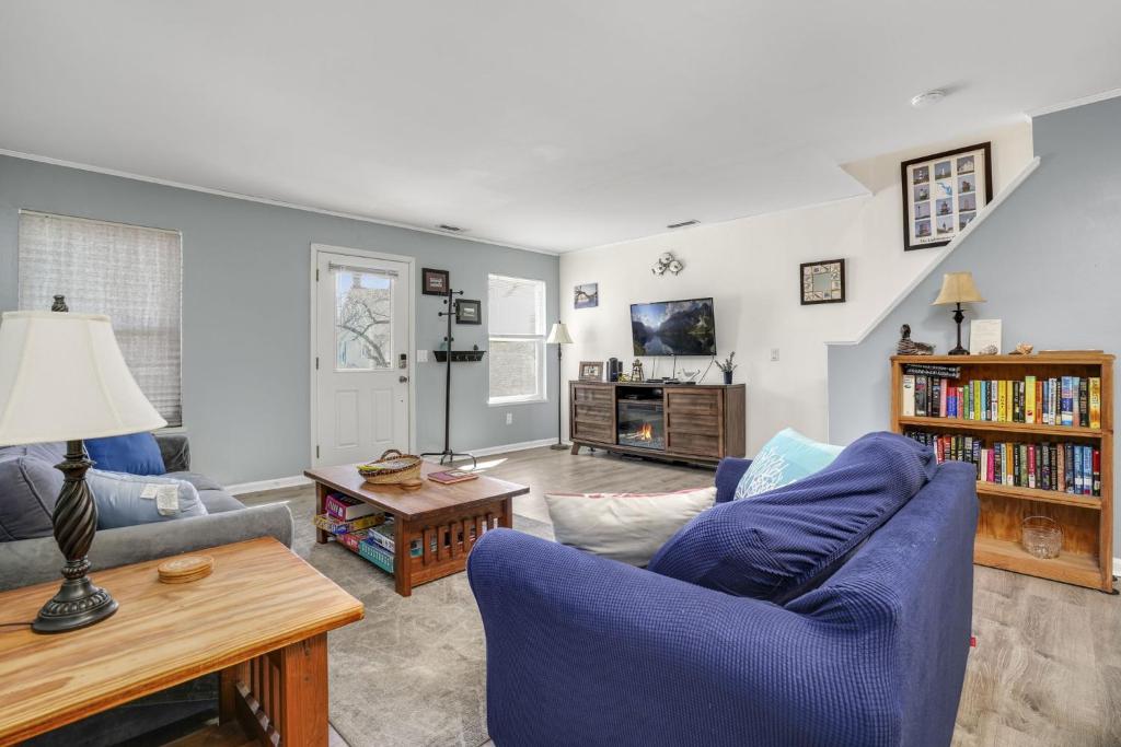 Lighthouse Estates 8 - Water views & shared pool!, Birch Town