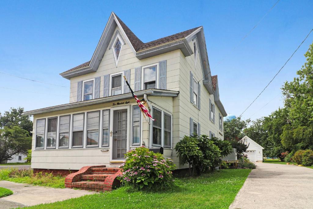 Lottie's Lookout - In town; Pet friendly; Fire pit!, Chincoteague