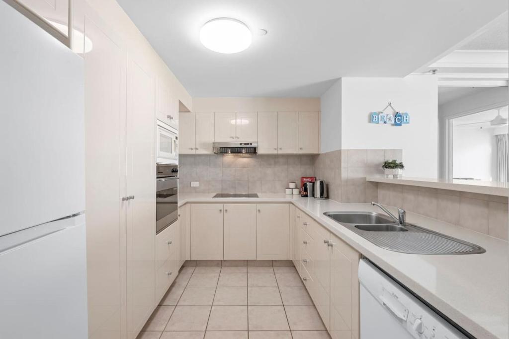 Palm View Getaway with Ocean Views - Mantra, Gold Coast