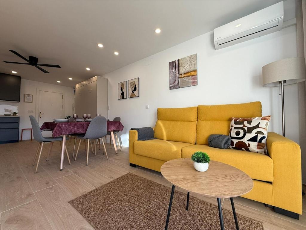 Sunny & Stylish beach apartment - 5