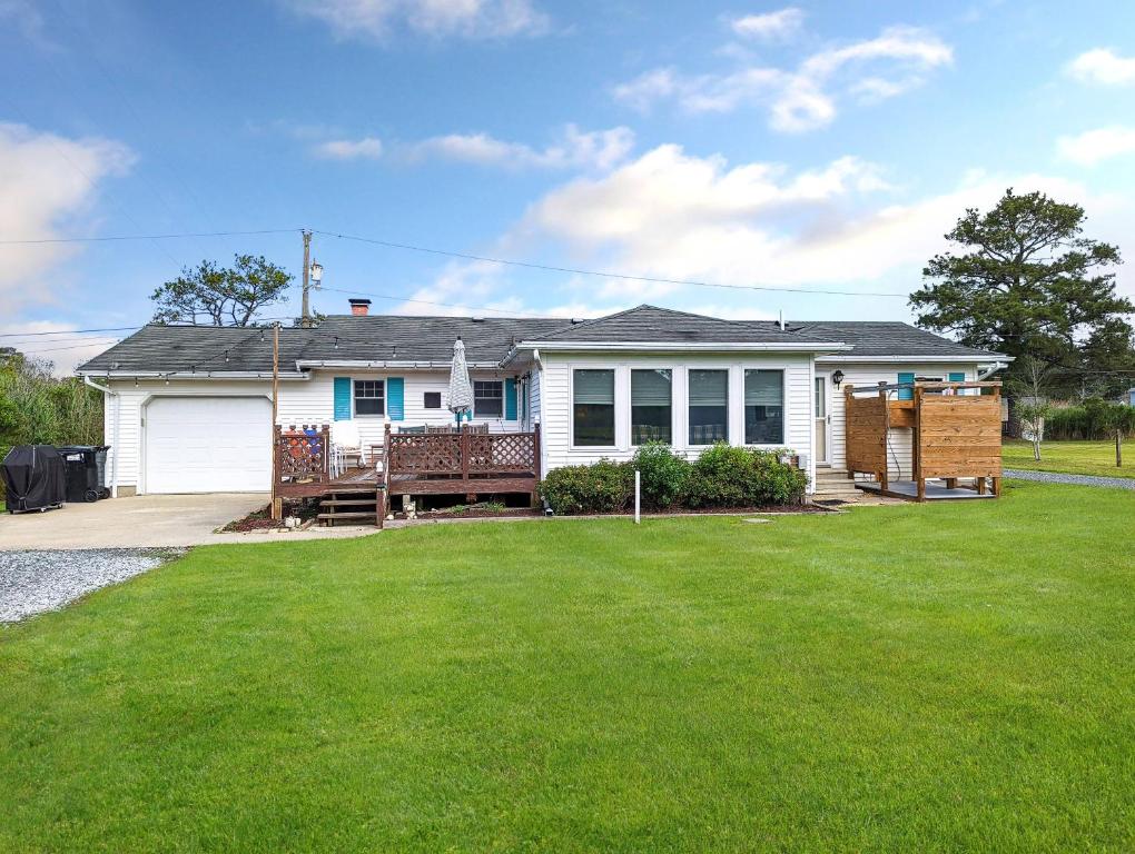 Mermaid Crossing - Pet friendly, waterfront with dock!, Chincoteague