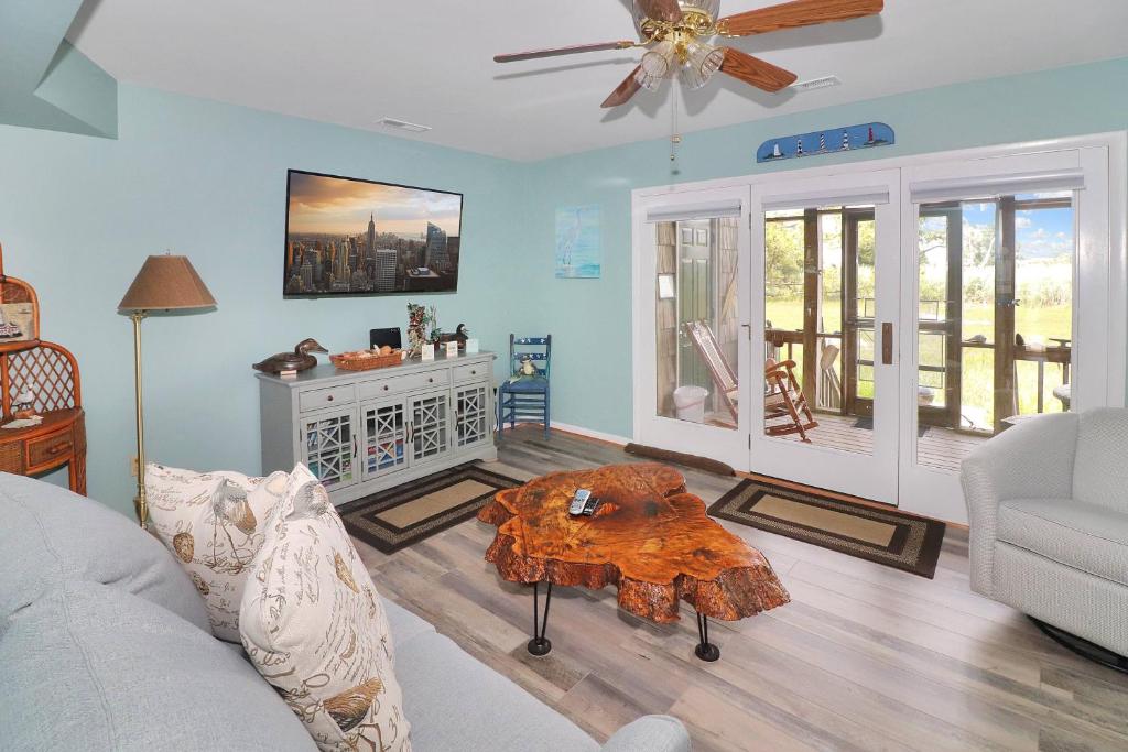 Misty's Thicket - Water access; Screened porches!, Black Point Landing