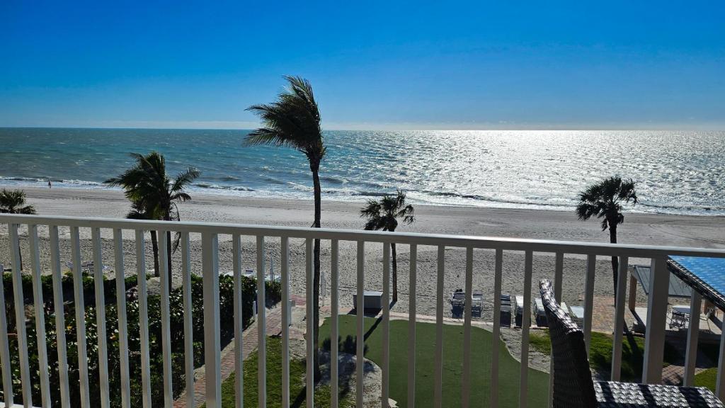 Sunset and Beach view apartment 402, Longboat Key