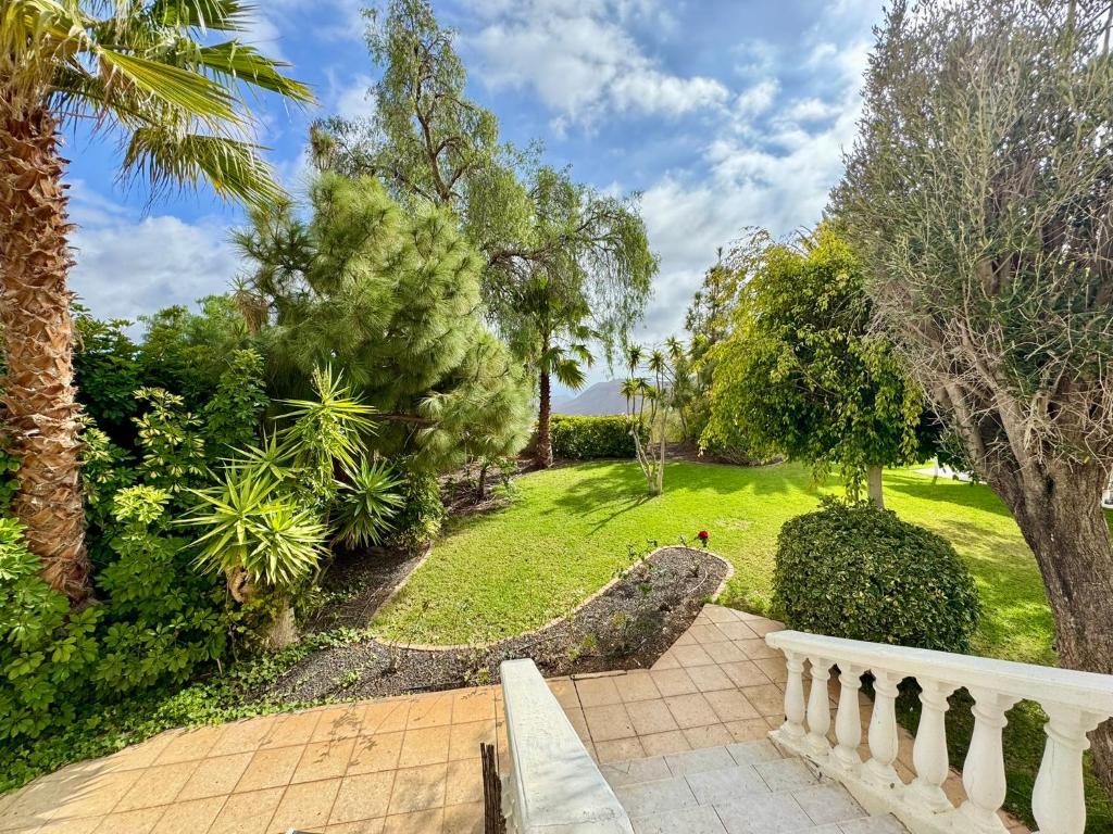Casa Lilo, en jardin grande, con una gran piscina y barbacoa - 4