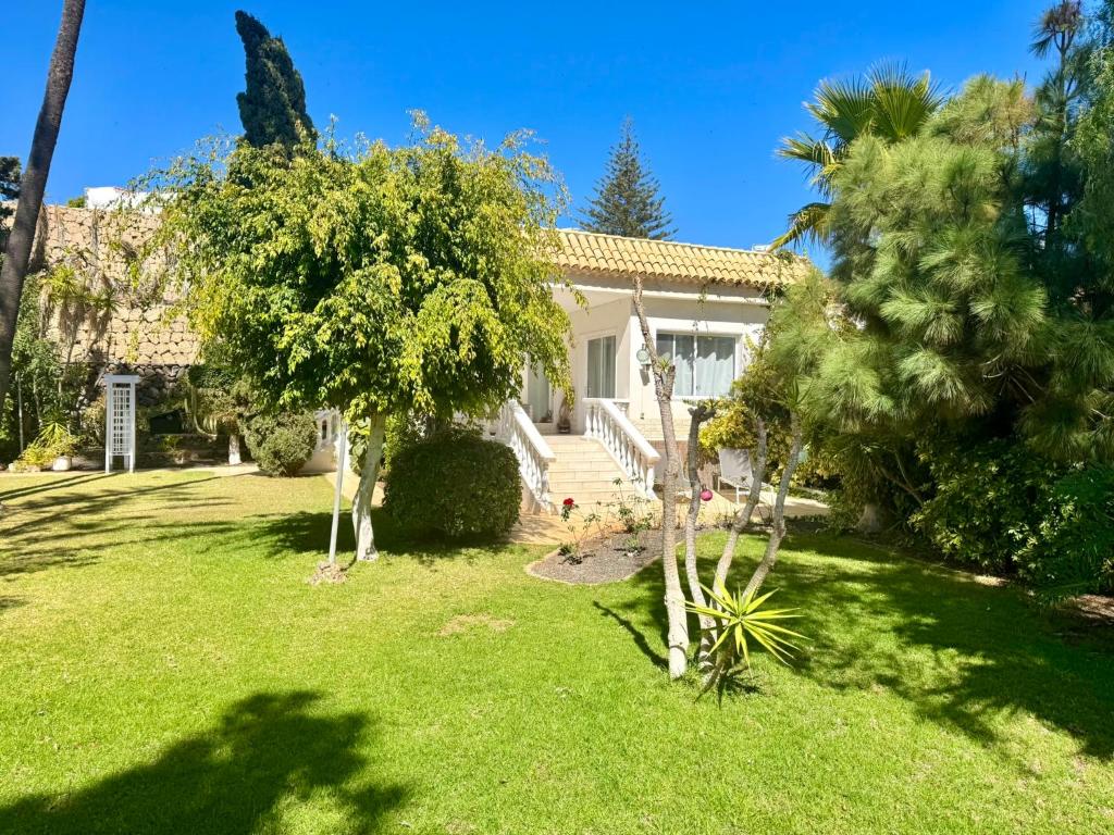Casa Lilo, en jardin grande, con una gran piscina y barbacoa - 2
