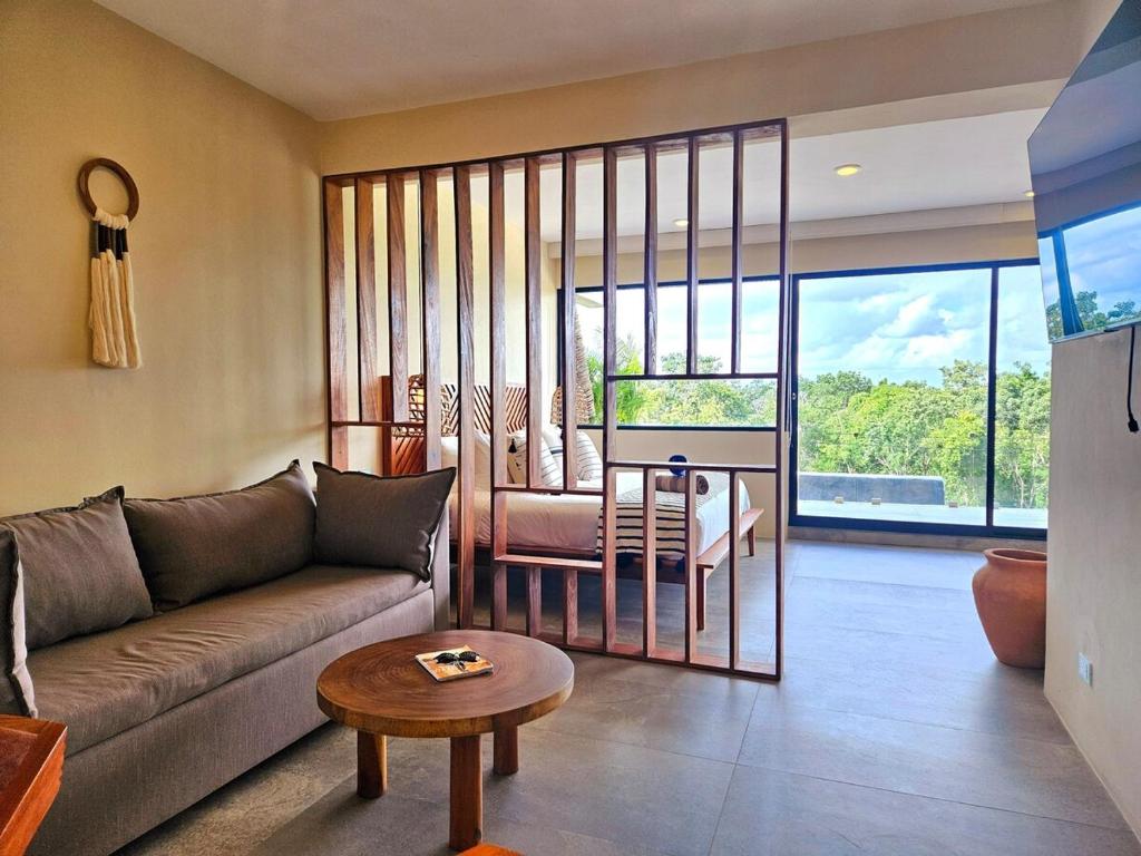 PH studio Balcony with Jacuzzi, Gym & Pool, Tulum