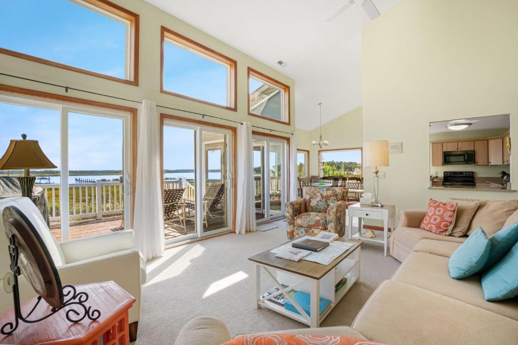 Return - Waterfront with boat dock!, Black Point Landing