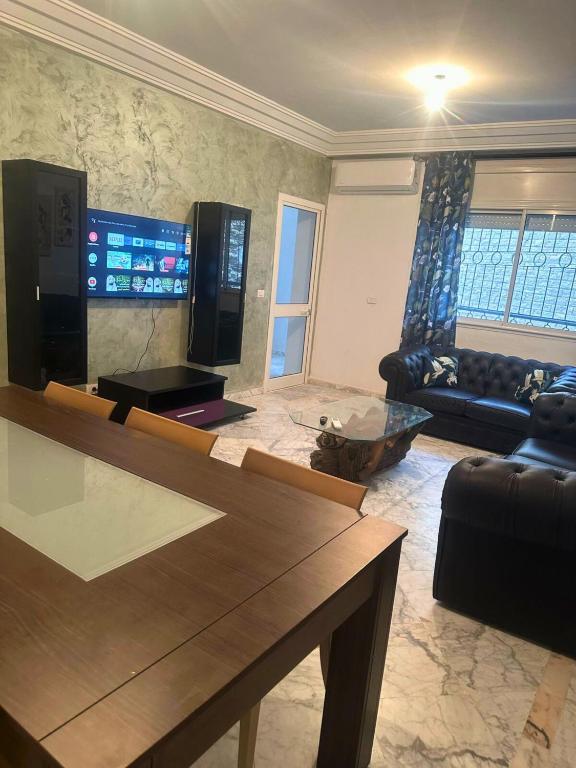 Luxe & Confort - 2 Chambres Haut Standing avec Vue Agréable - Proche de toute Commodités, Ariana