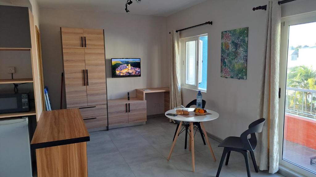 Comfortable Apartment with Pool in Pereybere, 44 m², Pereybere