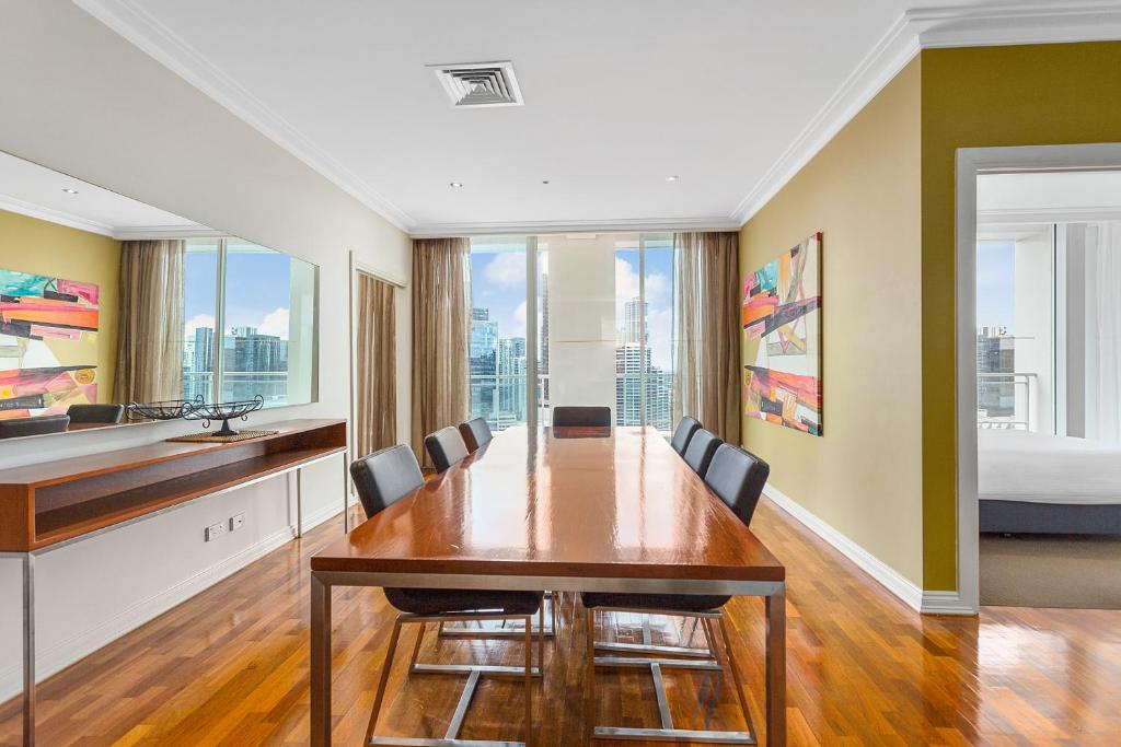 克拉麗奧蓋特威套房飯店 (Clarion Suites Gateway)