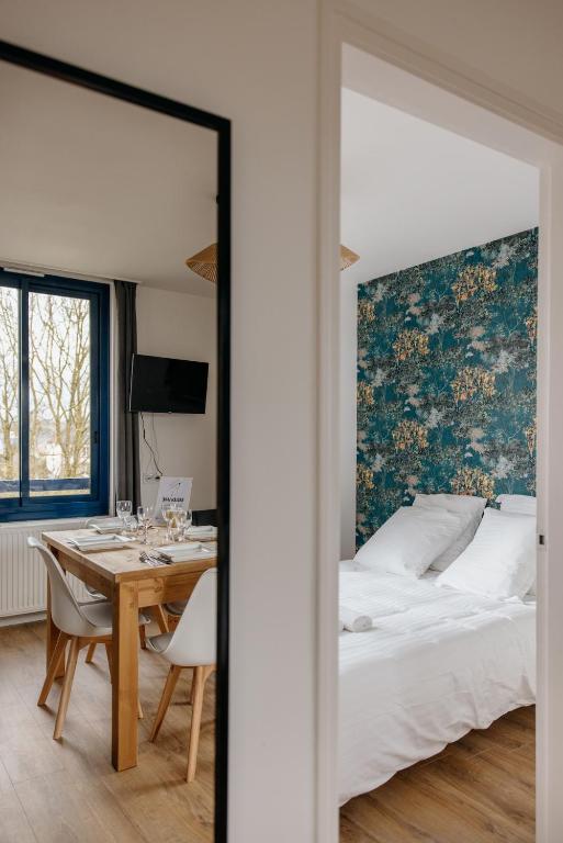 Le Reflet des Cygnes, Guichen