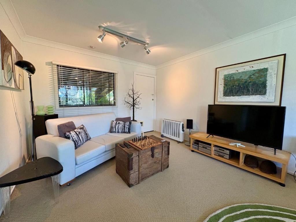 Shack No. 5 A Quirky, Retro Beach Escape in Jervis Bay!, Vincentia