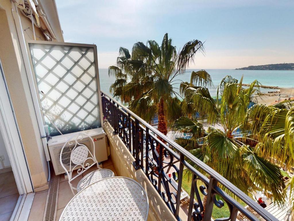 Studio rénové avec balcon et garage en plein cœur de Menton - FR-1-196-375 - 2