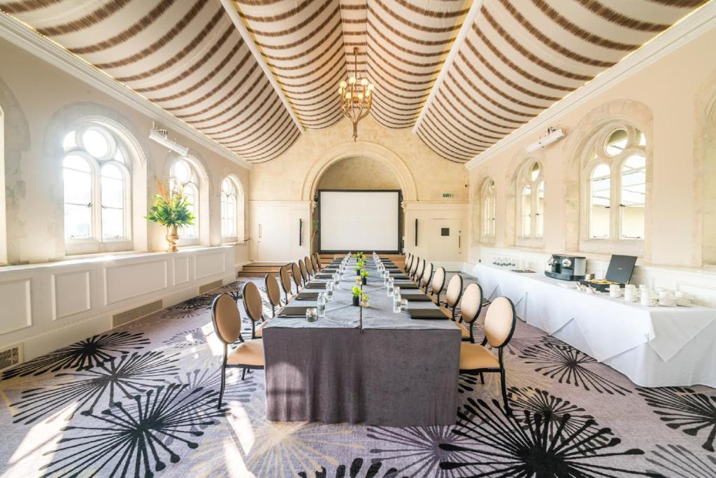 Banquet hall