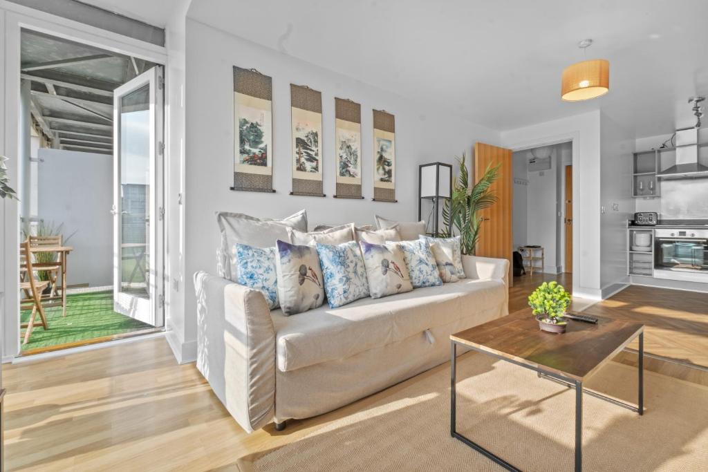 Eastern Suite with FreePark - 28 Night Stay, Birmingham