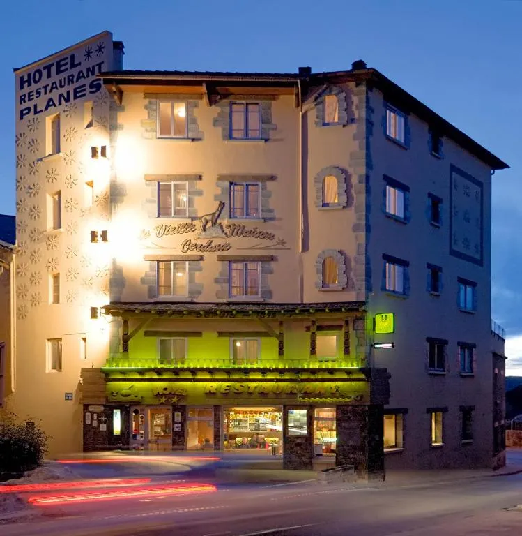 Logis Hotel Restaurant Planes，位于赛拉古斯的酒店