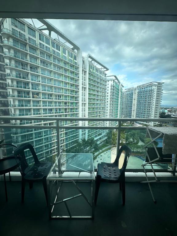 レムコ アット アズール アーバン リゾート レジデンシズ (Lemco @ Azure Urban Resort Residences)