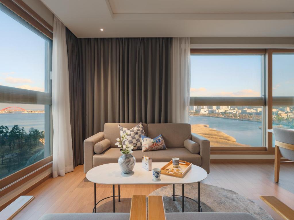 르컬렉티브 속초 중앙