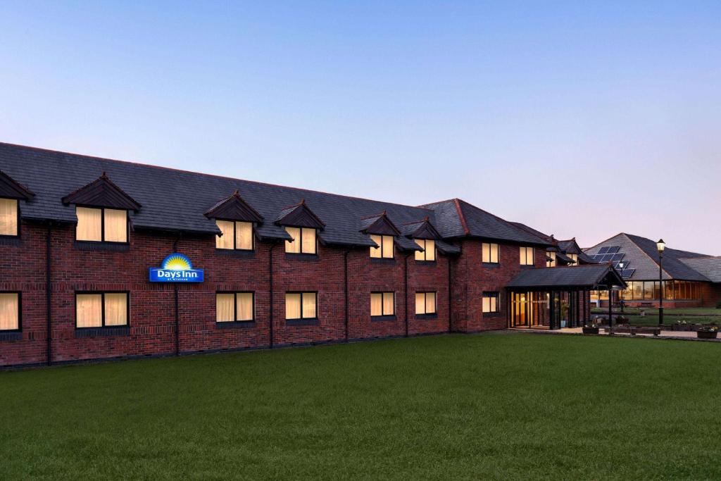Days Inn by Wyndham Chesterfield Tibshelf photo 8