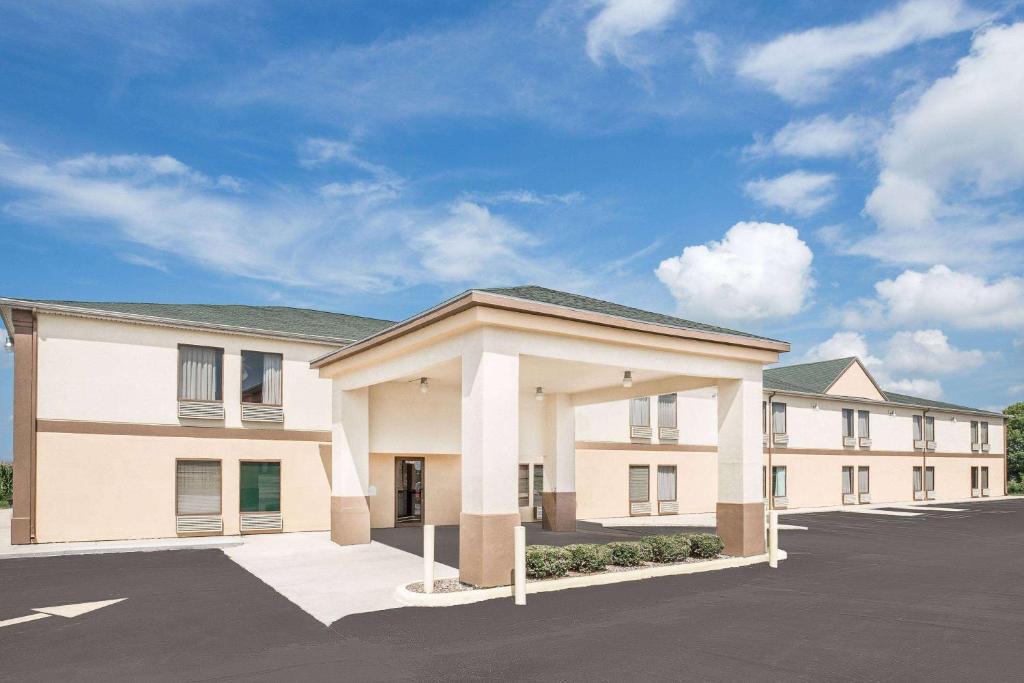 Super 8 by Wyndham Galesburg, Galesburg