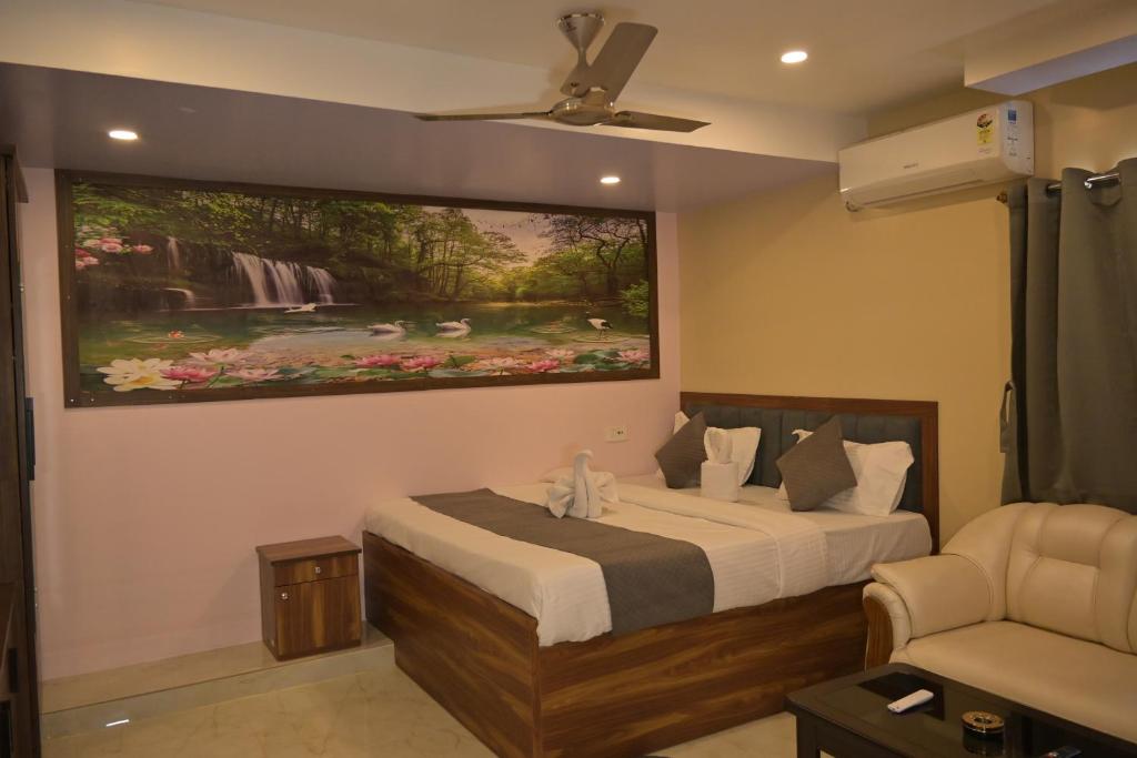 1. HOTEL PL..