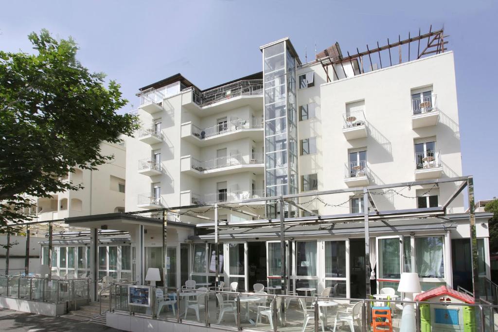 Hotel Leoni - 1