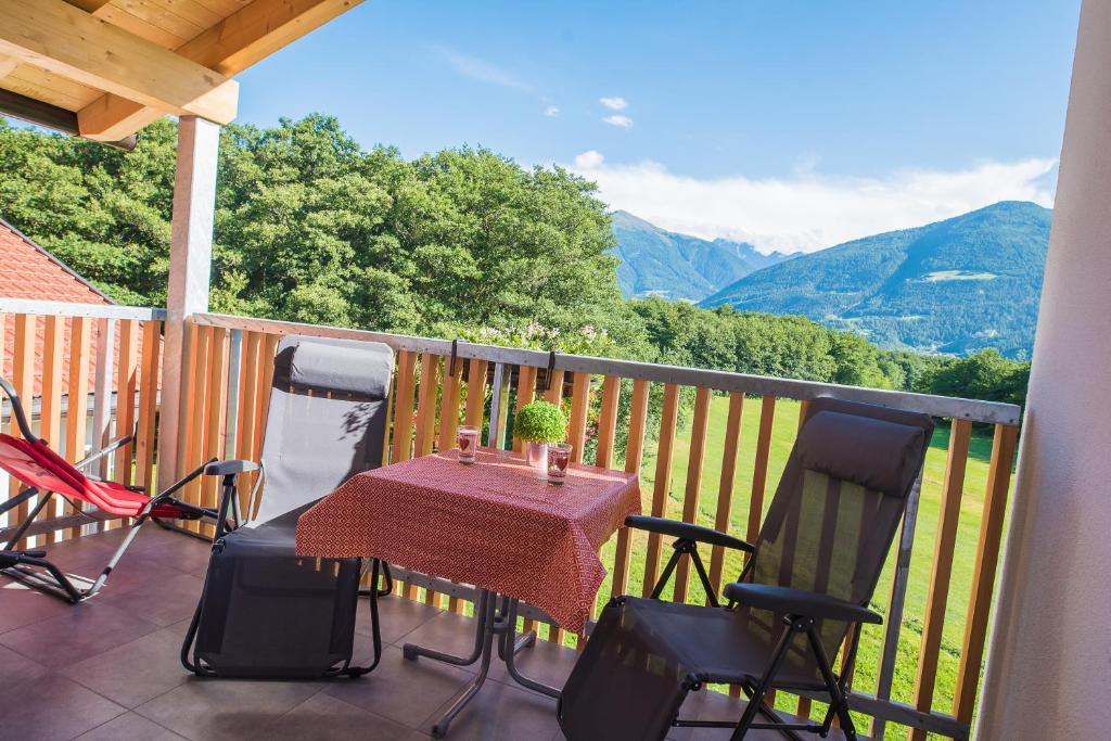 HAUSERGUT Ruhige Bio-Bauernhof Ferienwohnungen im Vinschgau mit Ortlerblick - 2