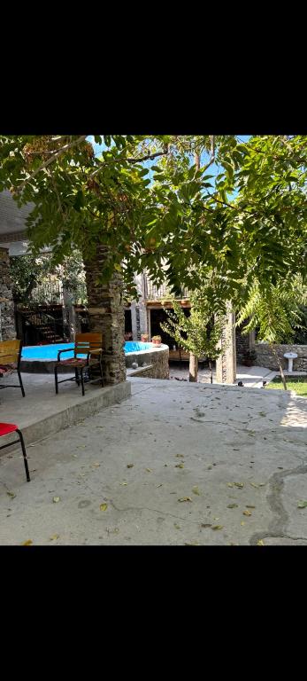 Sentyab Obi chashma guest house, Tadzhimi