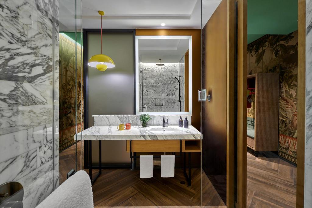 Jakarta 25hours Hotel Jakarta The Oddbird Additional