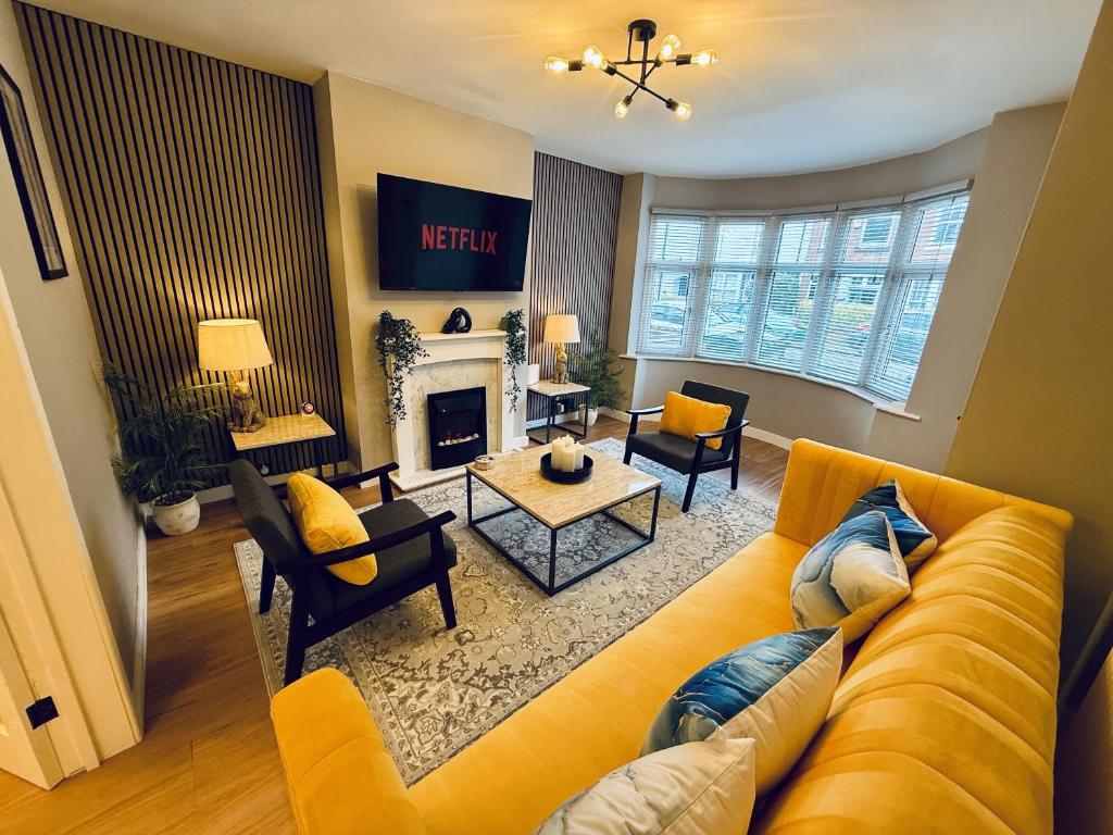 Spacious, Contemporary 2-bed House - Hosted by Hutch Lifestyle, Coventry